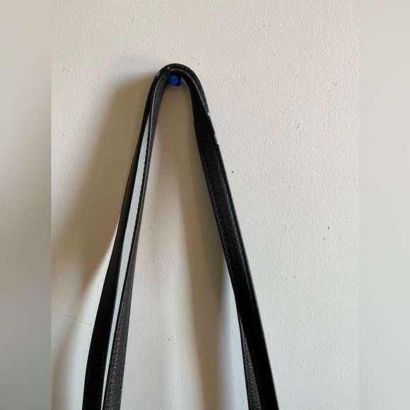 GUC: A beautiful black leather DKNY tote - Picture 3 of 16